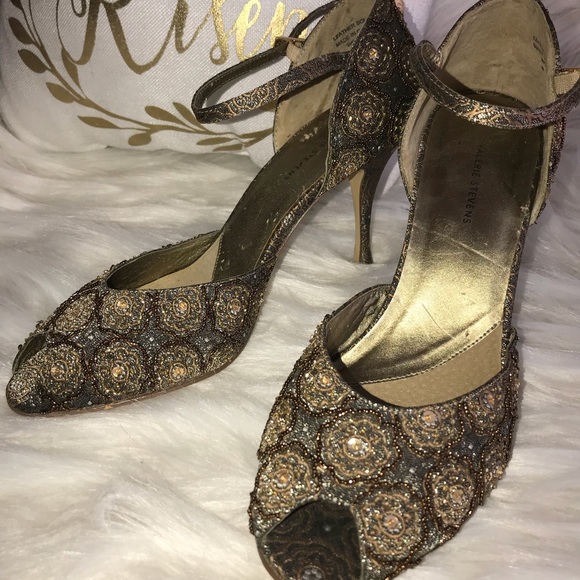 Valerie Stevens Shoes - Valerie Stevens, size 7 Gold sequins & beads heels